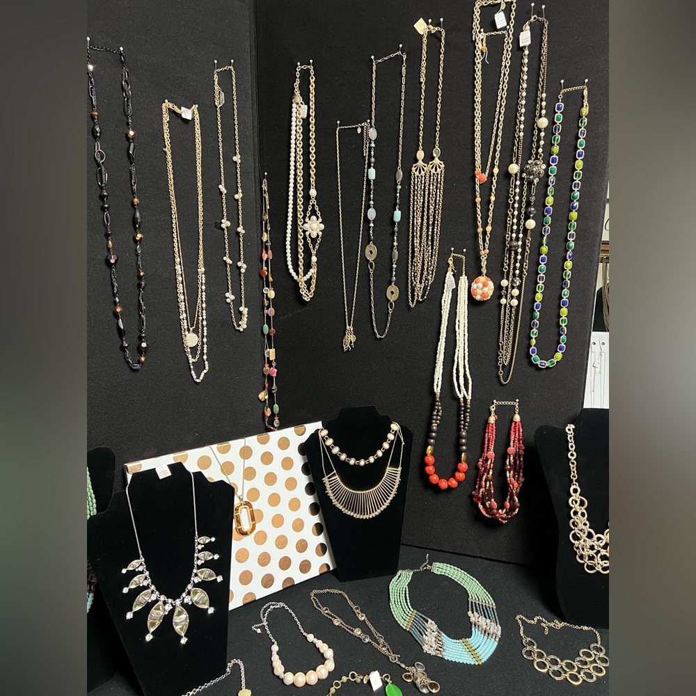 NWT Lia Sophia box 10 NEW pieces total retail $500+ necklaces, bracelets, rings - Picture 3 of 16